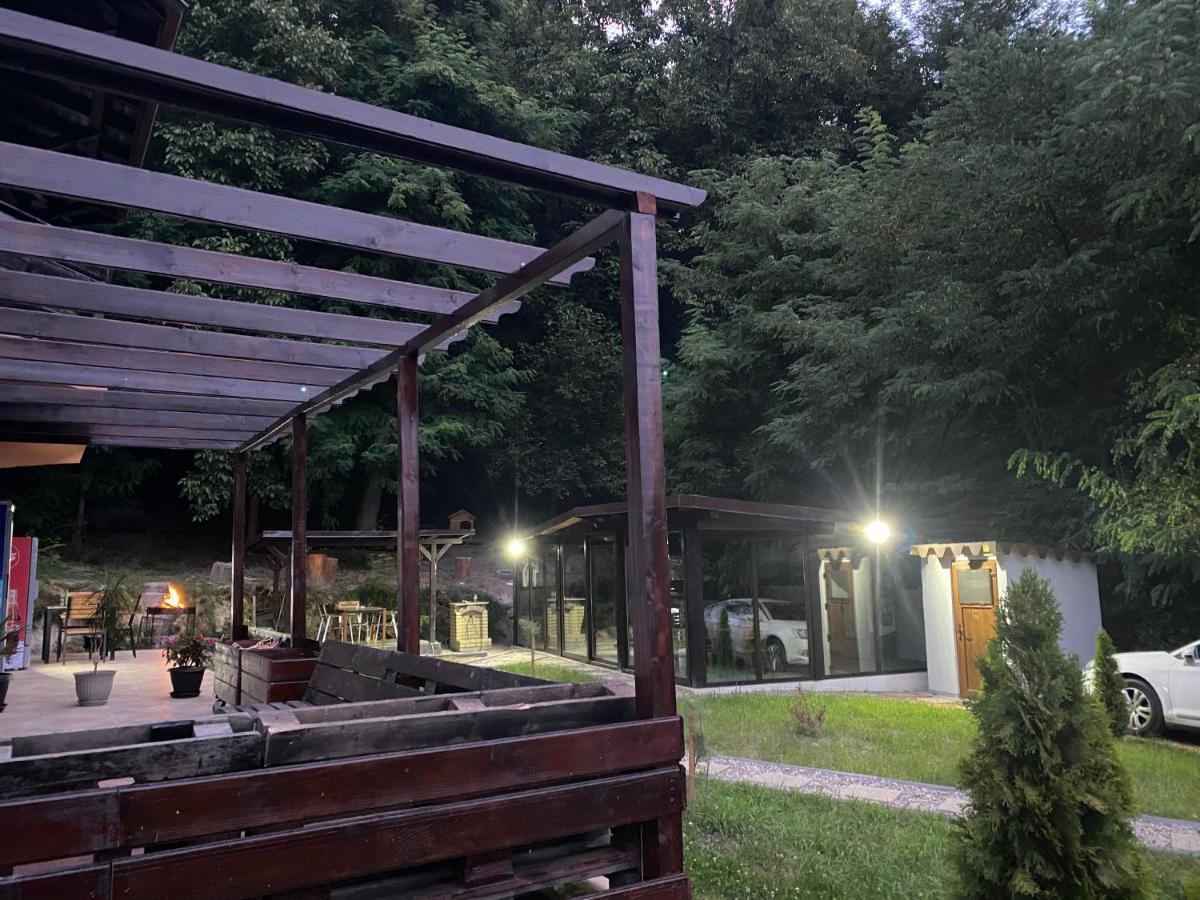 Pensiunea Lui Calin Ocnele Mari Exteriér fotografie